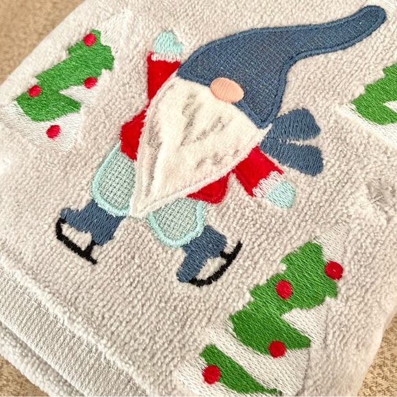 New Set of 2 GNOME CHRISTMAS TREES Bathroom Hand Towels - Picture 7 of 9